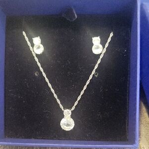 SWAROVSKI Elegant Silver Necklace and Earring Set